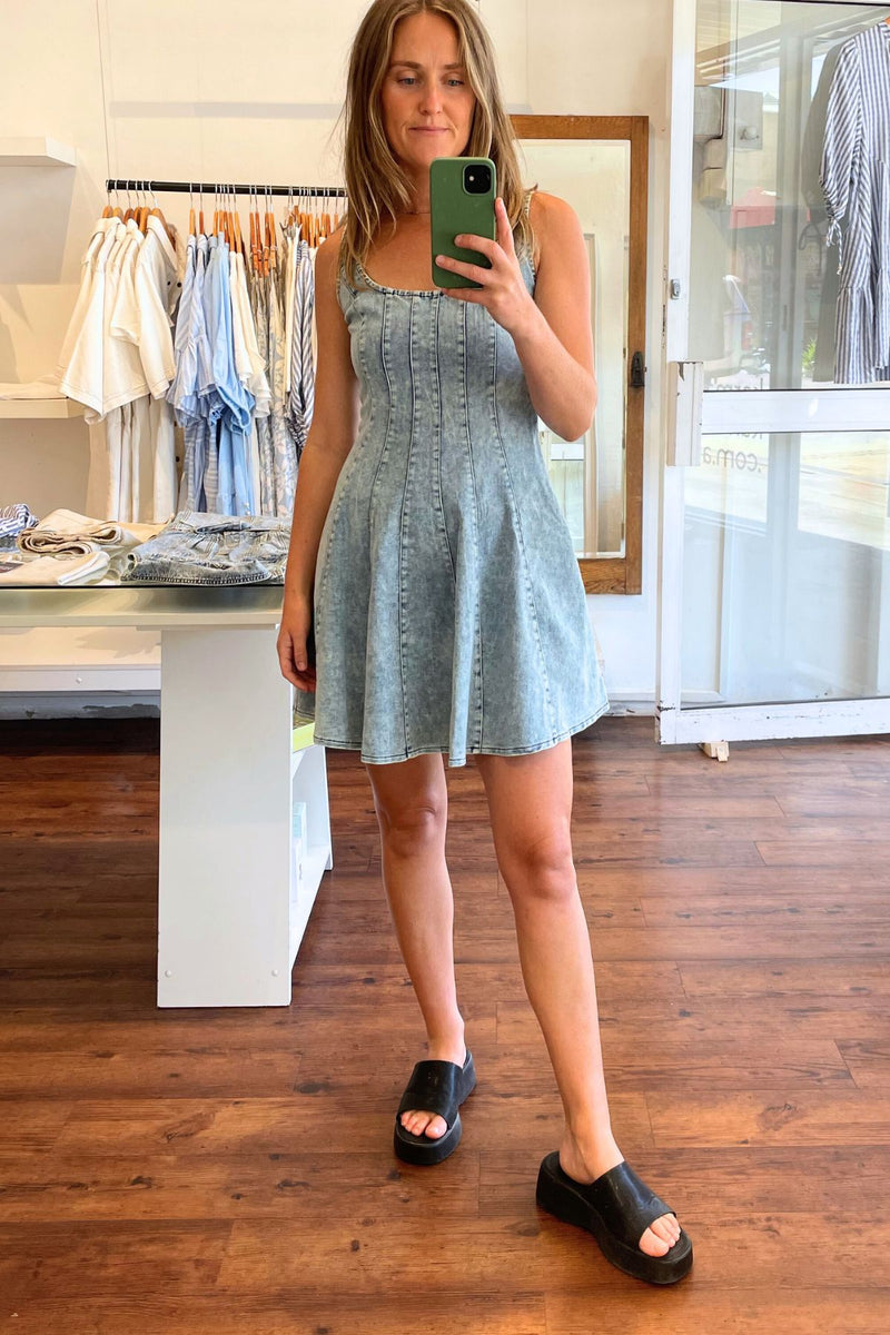 Skye Sleeveless Fitted Bodice Short Dress in Blue Wash