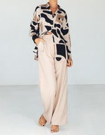 Casey Relaxed Shirt in Beige/Black Geo Print