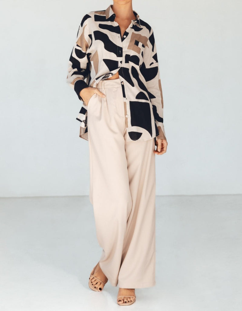 Casey Relaxed Shirt in Beige/Black Geo Print