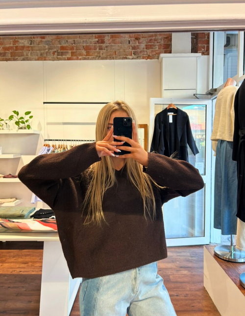 Tully V-Neck Lightweight Knit Jumper in Chocolate