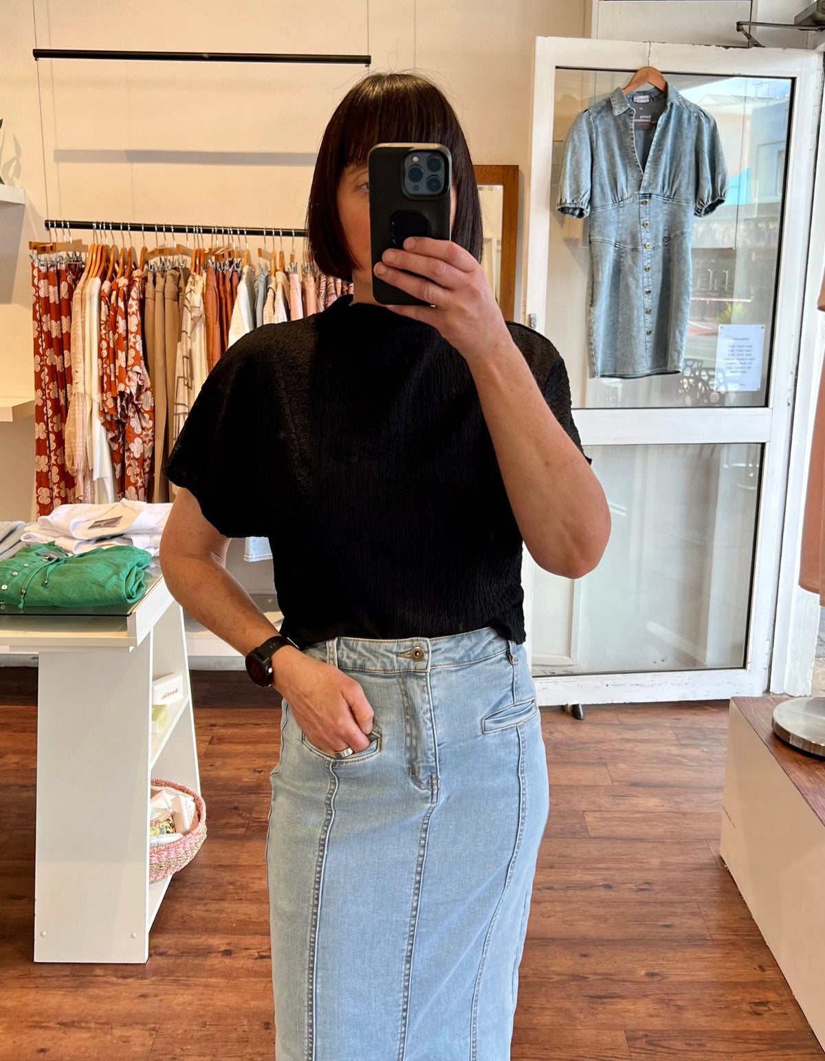 Venice Crinkle Short Sleeve Crop Top in Black