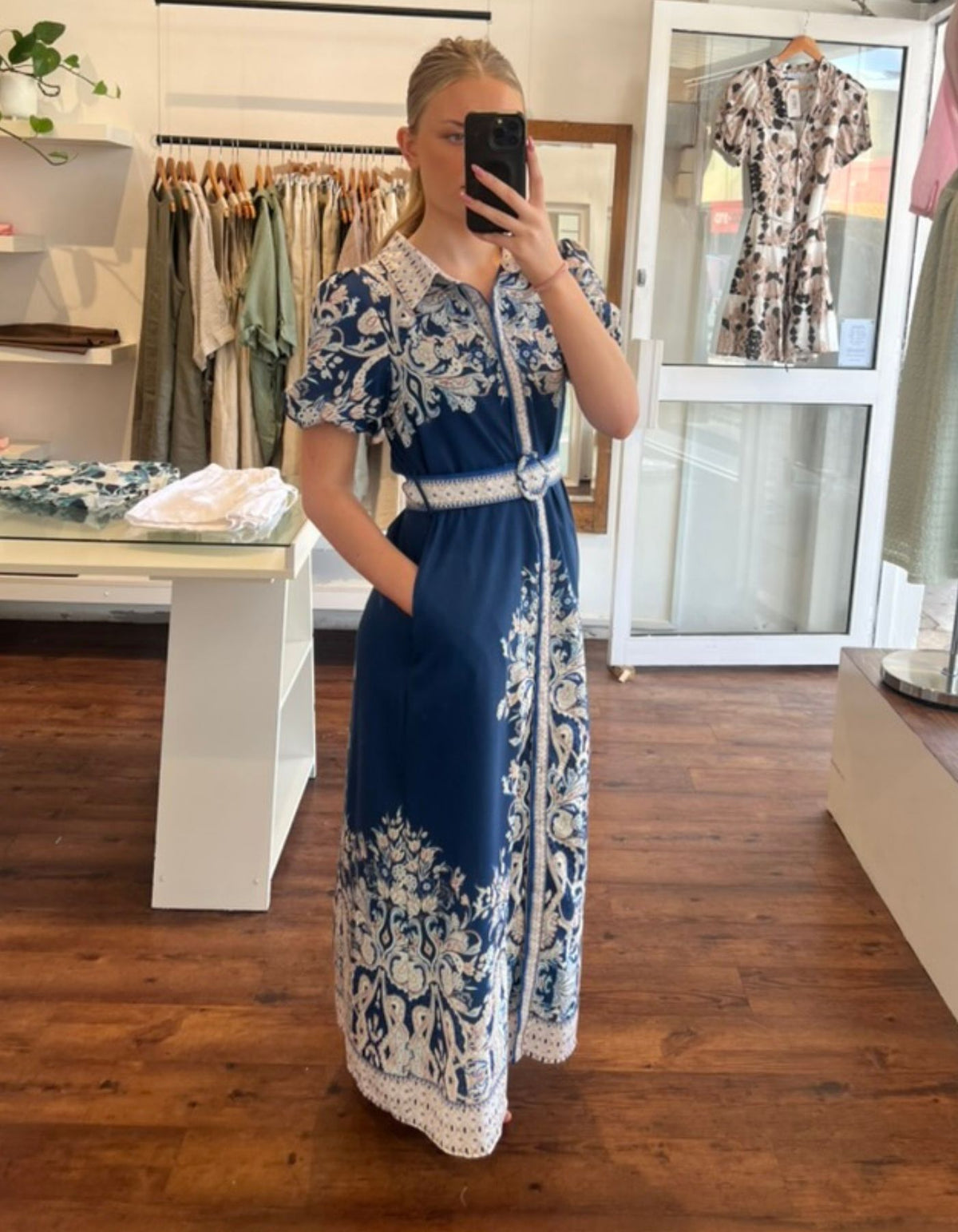 Livi Short Sleeve Maxi Dress in Navy