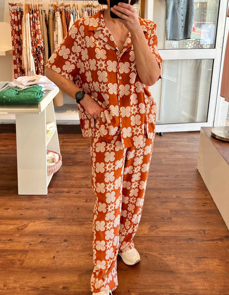 Sol Elastic Waist Pants in Paprika Print