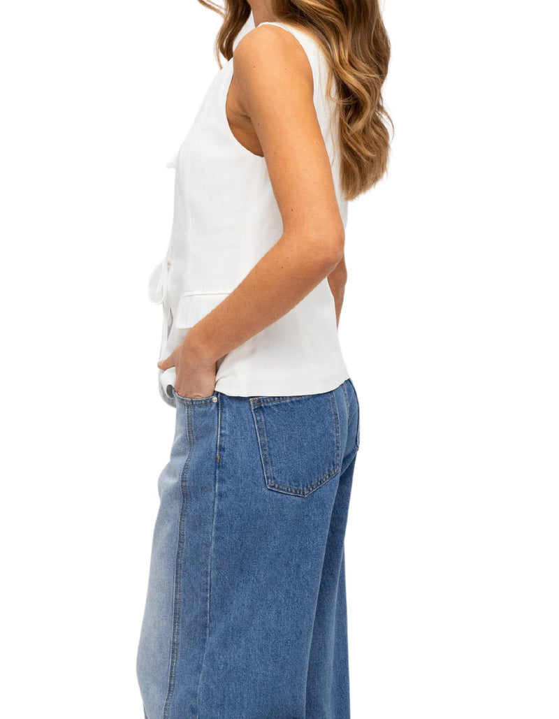 Quill Front Ties Sleeveless Vest Top in White
