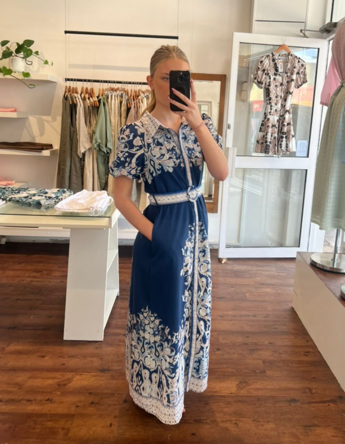 Livi Short Sleeve Maxi Dress in Navy