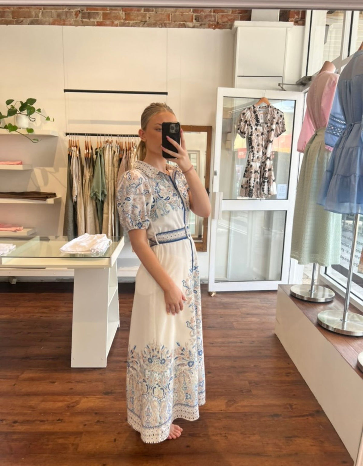 Livi Short Sleeve Maxi Dress in White