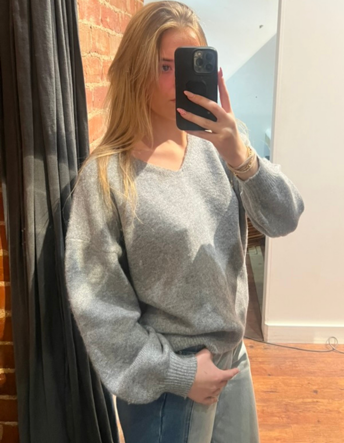 Tully V-Neck Lightweight Knit Jumper in Grey