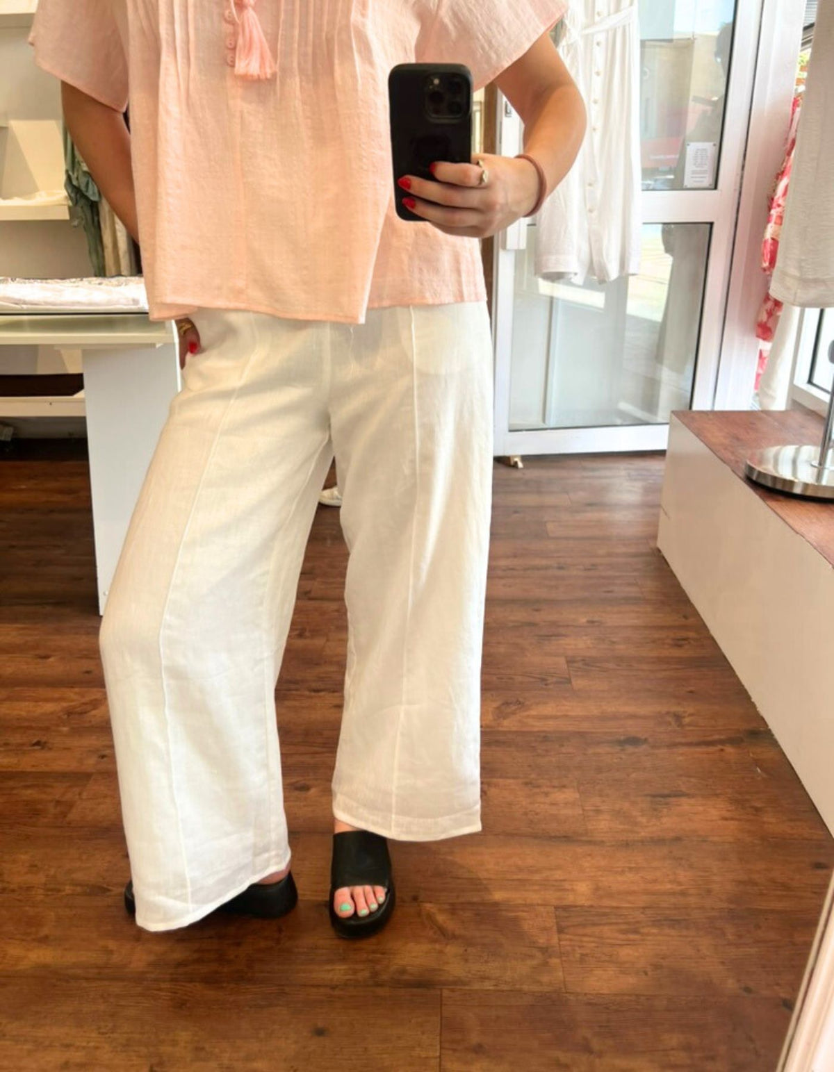 Farah Elastic Back Pants in White Linen