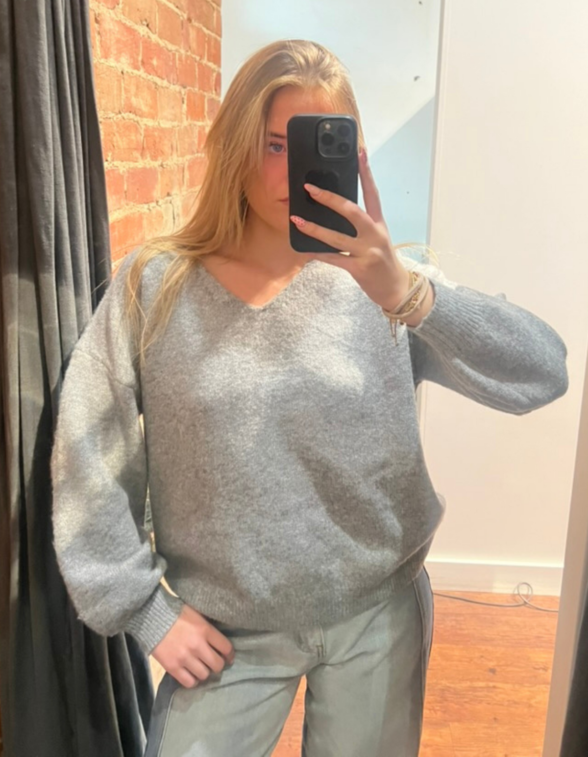 Tully V-Neck Lightweight Knit Jumper in Grey