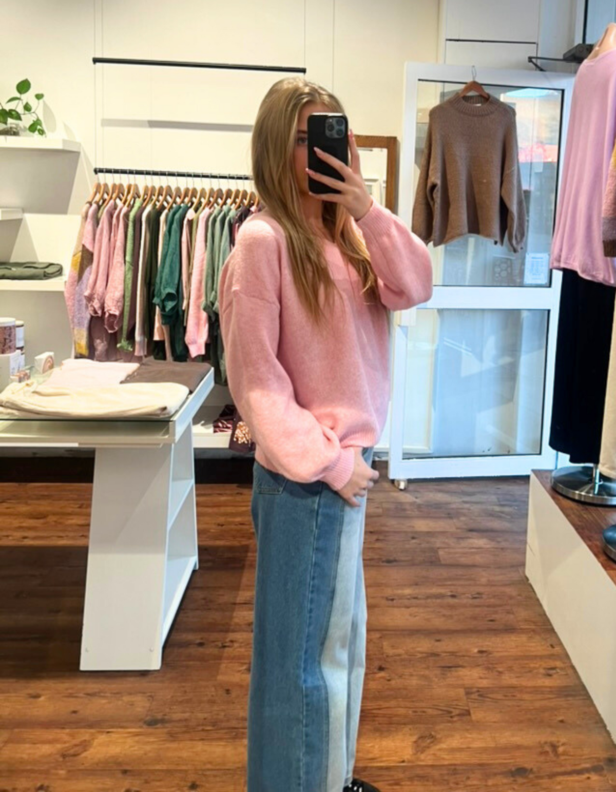 Tully V-Neck Lightweight Knit Jumper in Light Pink