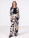 Casey Relaxed Shirt in Beige/Black Geo Print