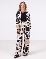 Casey Relaxed Shirt in Beige/Black Geo Print