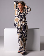 Casey Relaxed Shirt in Beige/Black Geo Print