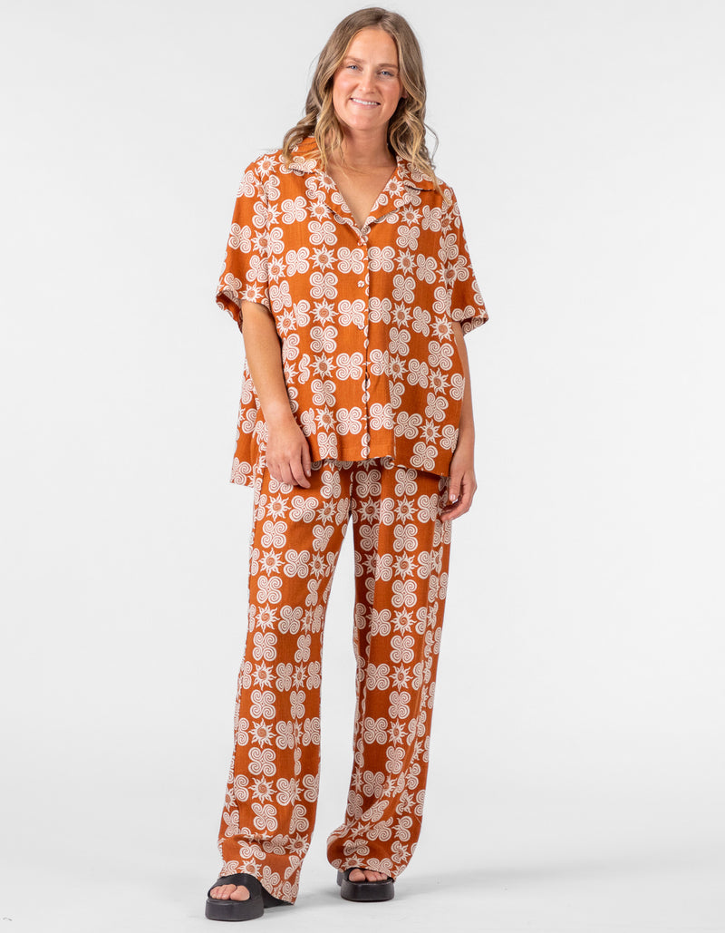 Sol Elastic Waist Pants in Paprika Print