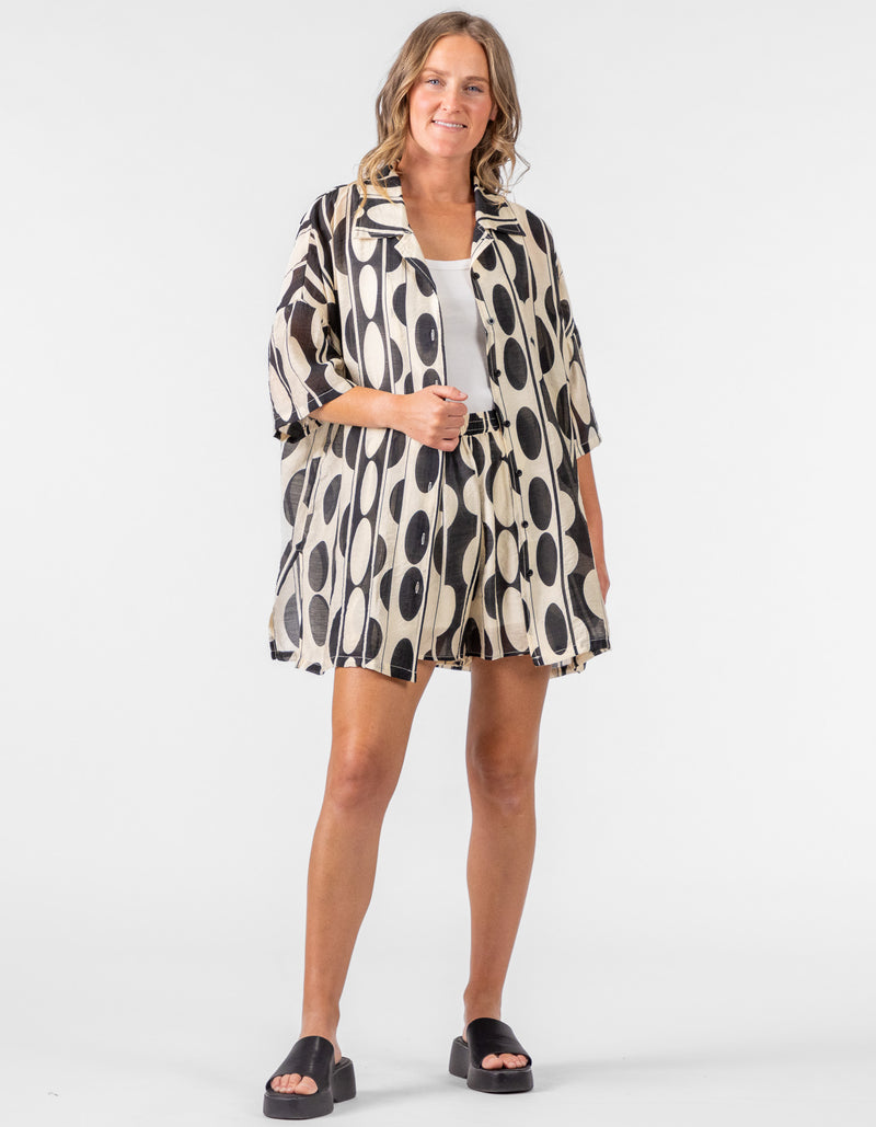 Apollo Short Sleeve Button Down Top in Black/Cream Print