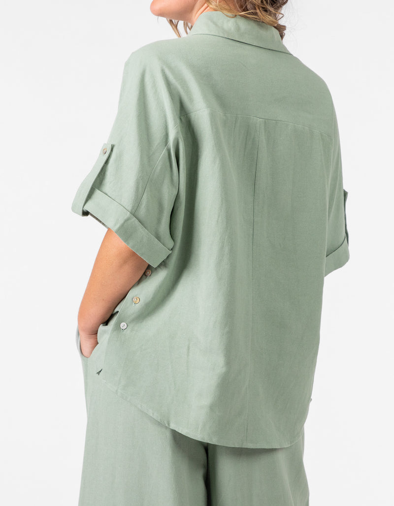 Corbin Button Down Short Sleeve Shirt in Sage