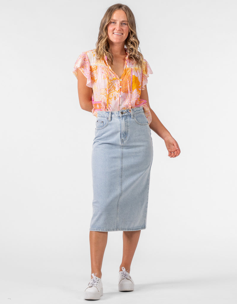 Daisy Frill Sleeve Button Down Top in Pink/Orange Print