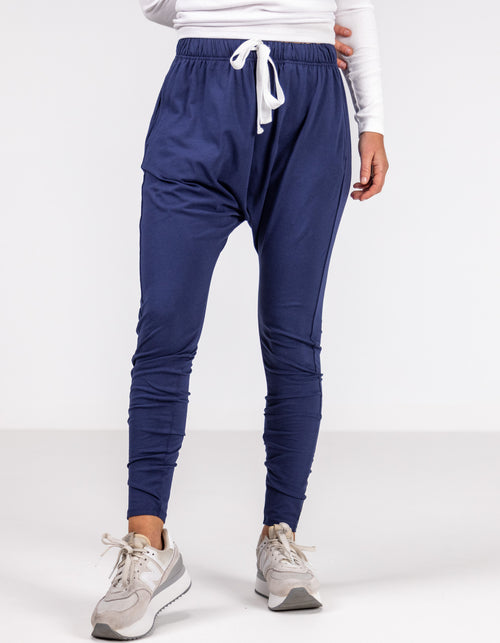 Kiera Cotton Jogger Pant in Navy