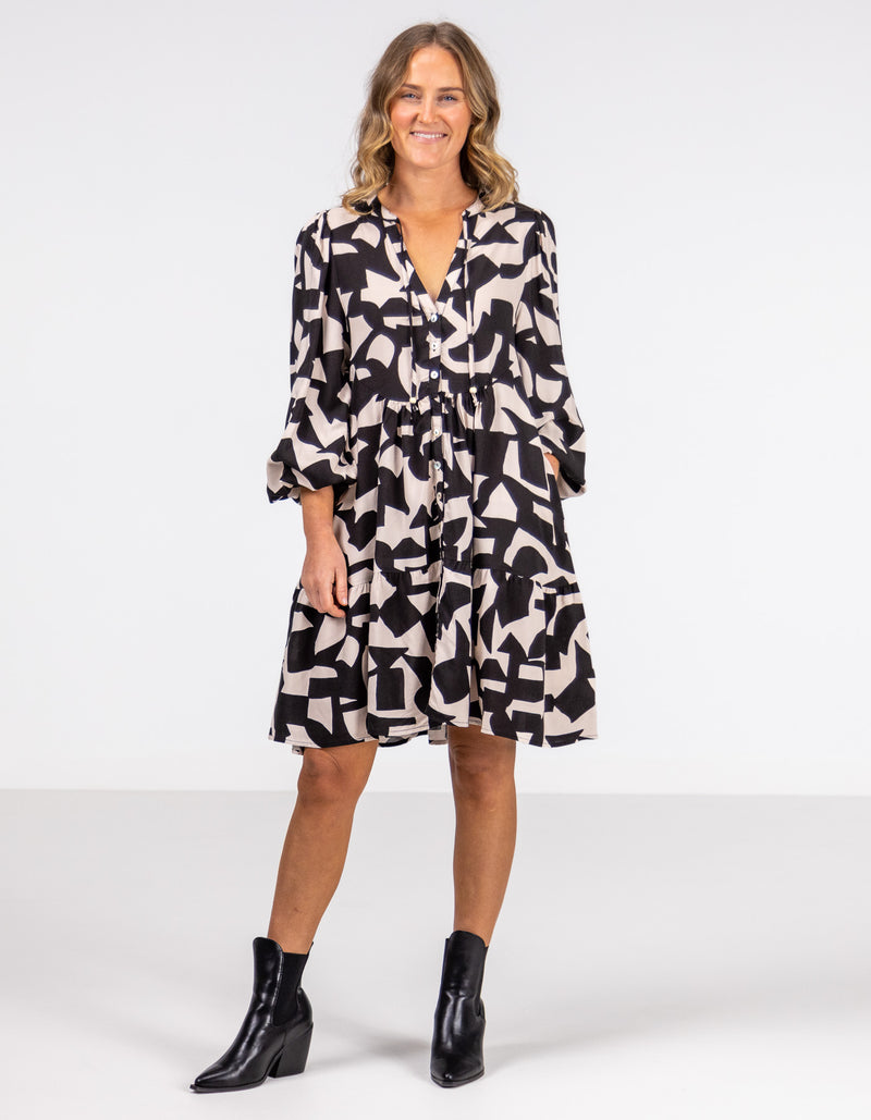 Tatum V Neck Geo Print Dress in Black/Beige