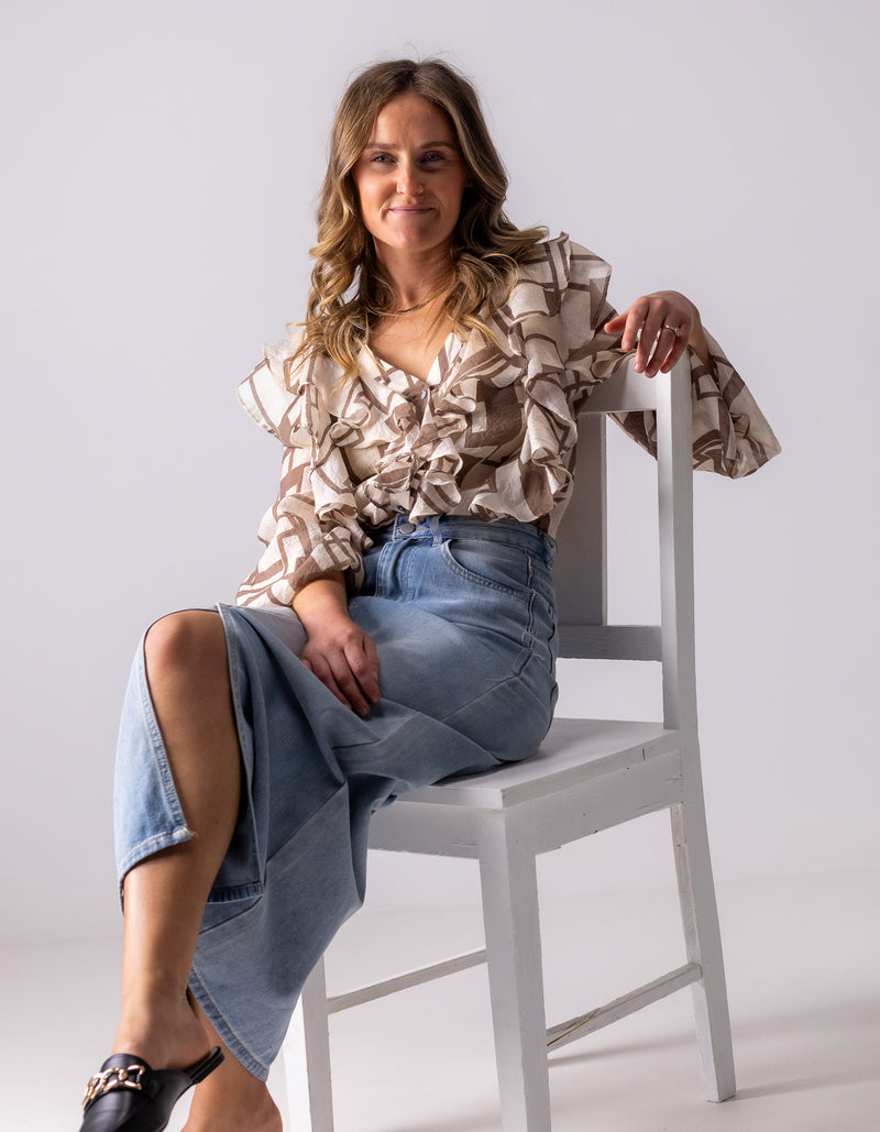 Halcyon V Neck Ruffle Front Top in Beige/Choc Print