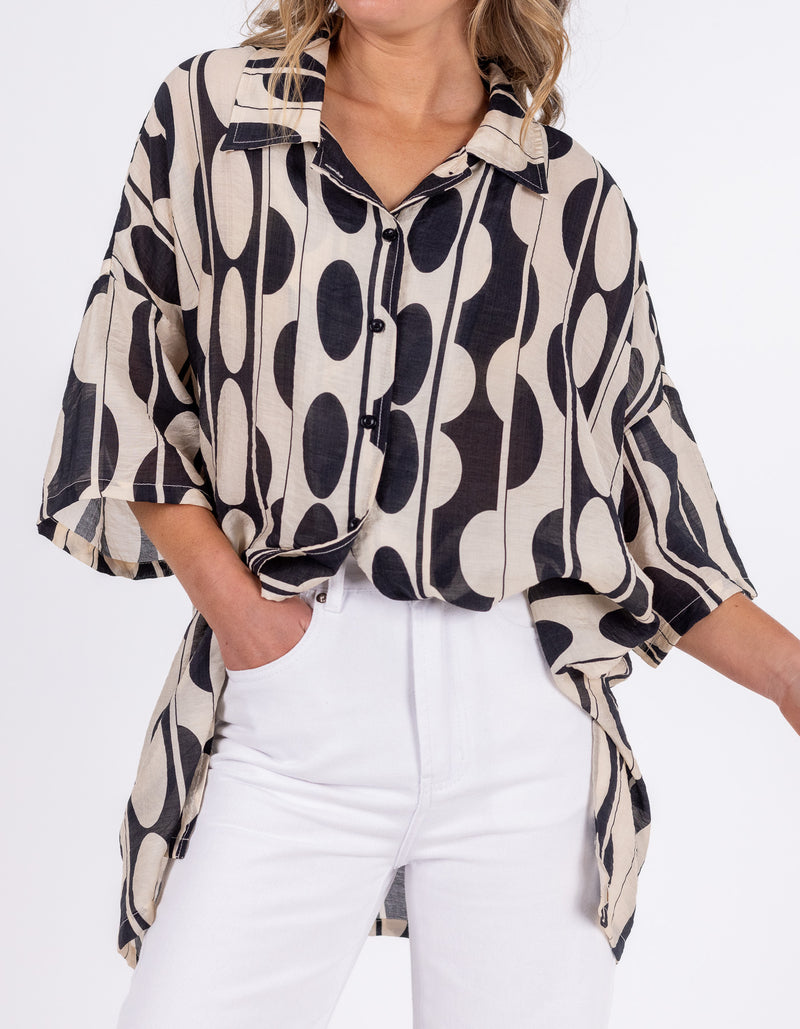 Apollo Short Sleeve Button Down Top in Black/Cream Print