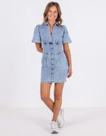 Lyric Fitted Waist Short Sleeve Denim Dress in Blue