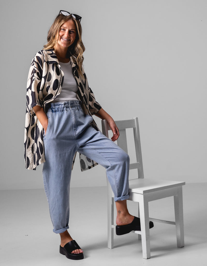 Apollo Short Sleeve Button Down Top in Black/Cream Print