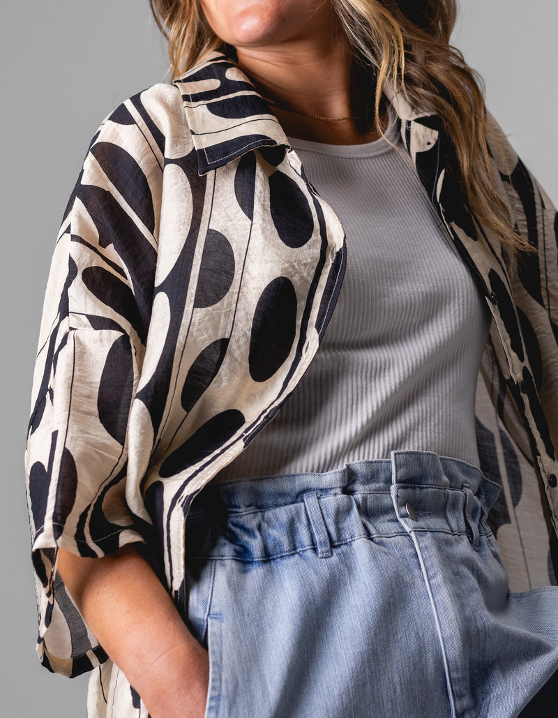 Apollo Short Sleeve Button Down Top in Black/Cream Print