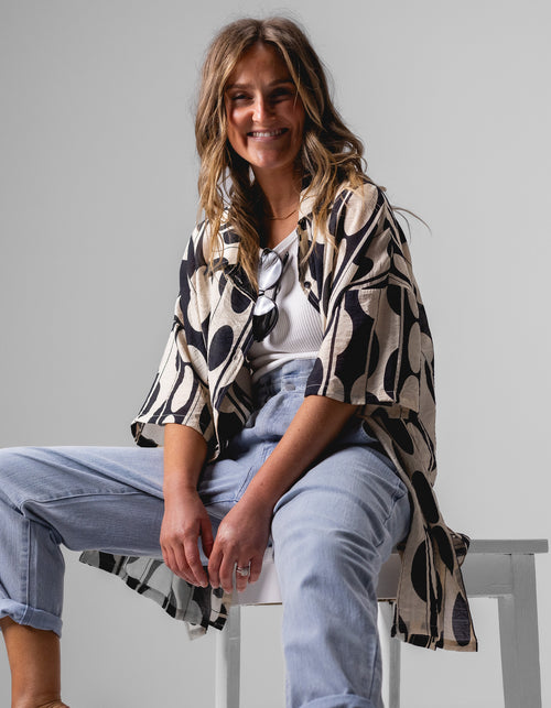 Apollo Short Sleeve Button Down Top in Black/Cream Print