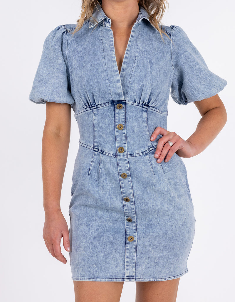 Lyric Fitted Waist Short Sleeve Denim Dress in Blue
