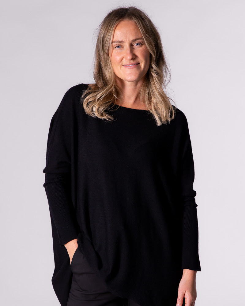 The long fitted sleeves contrast perfectly with the relaxed fit body of this cosy dark cotton knitwear piece.