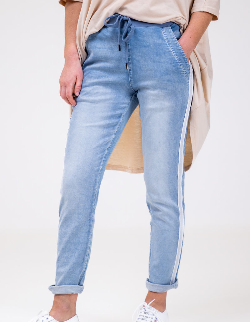 Boston Stretch Denim Joggers in Blue Wash