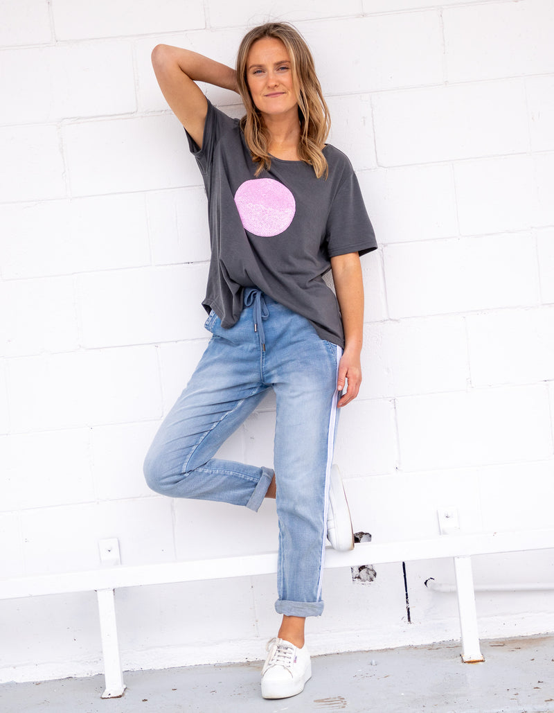Ava Bamboo Cotton Sequin Circle Tee in Charcoal/Pink