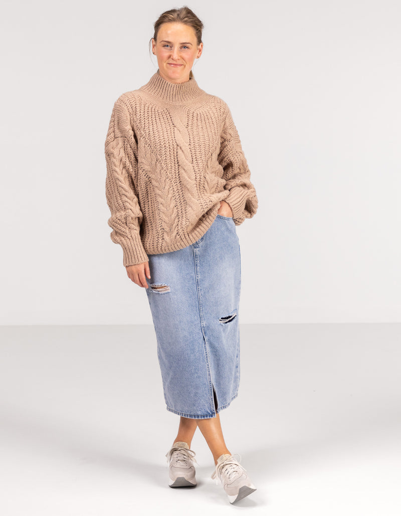 Jossy Cable Knit Jumper in Mocha