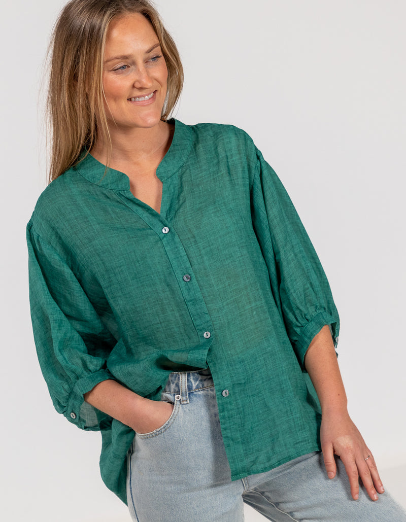River Relaxed Fit Shirt in Emerald Linen