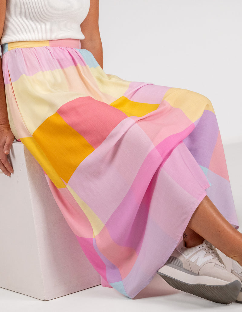 Nova Elastic Waist Midi Skirt in Multi print