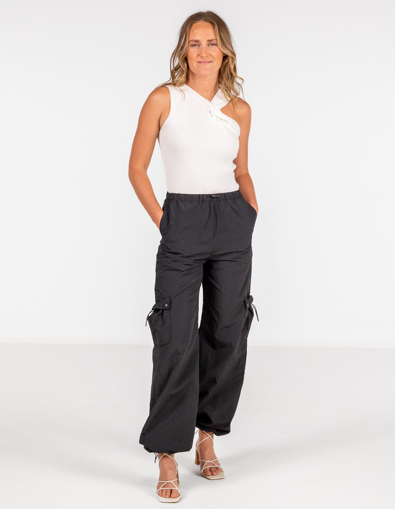 Archer Multi Pocket Cargo Pants in Black