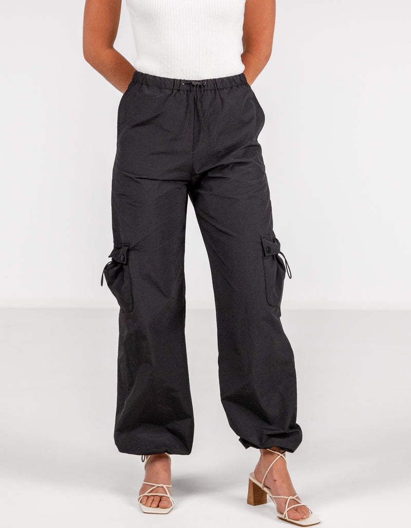 Archer Multi Pocket Cargo Pants in Black