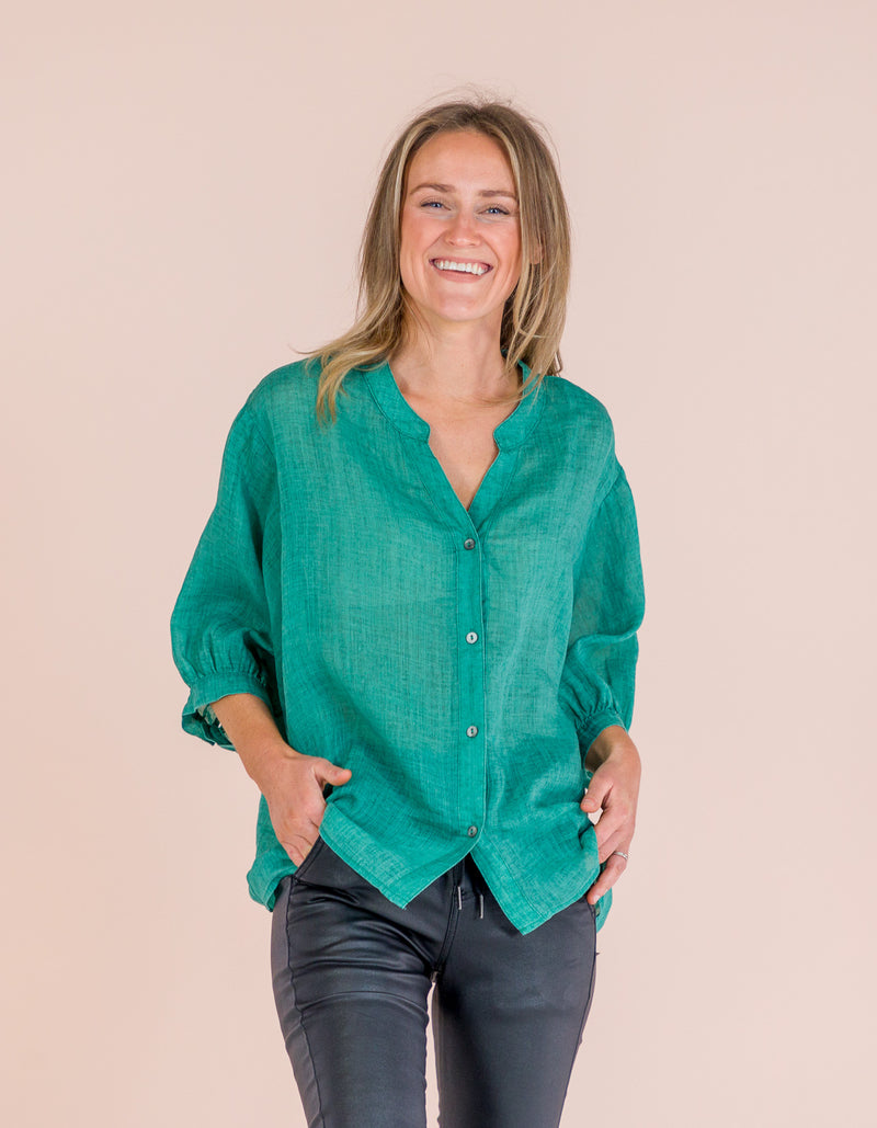 River Relaxed Fit Shirt in Emerald Linen