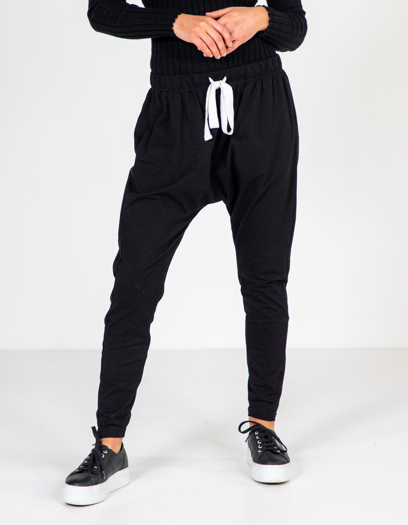 Kiera Cotton Jogger Pant in Black