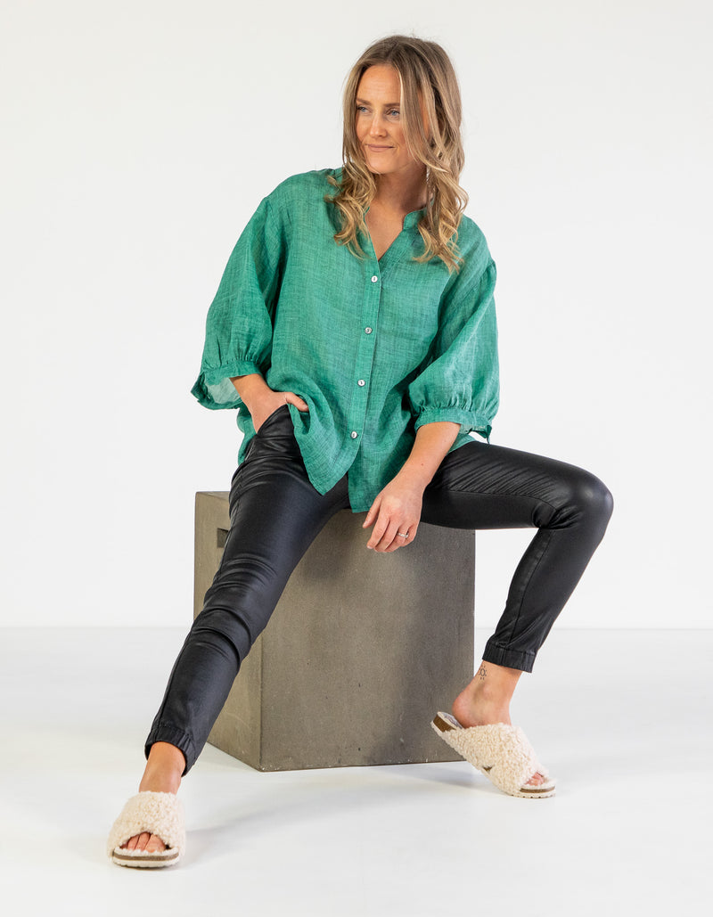 River Relaxed Fit Shirt in Emerald Linen