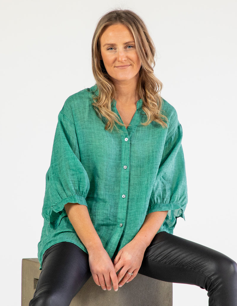 River Relaxed Fit Shirt in Emerald Linen